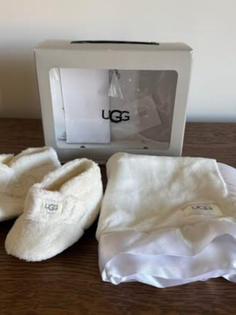 UGG Baby Booties & Blanket Gift Set Newborn
